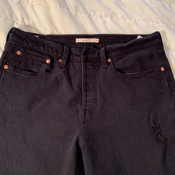 Levi’s Wedgie Fit Jeans in Black Desert Distressed Denim Size 30 - Picture 6 of 17